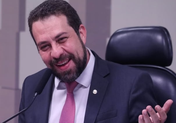 Boulos fez publicação bem-humorada para comemorar denúncia contra Bolsonaro