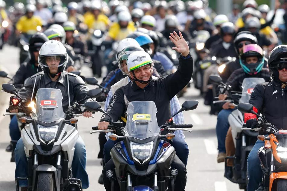 Bolsonaro buscava demonstrar apoio popular em motociatas