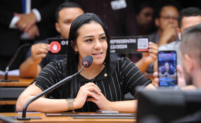 A deputada Daynany Bittencourt (União Brasil-CE), autora do projeto.