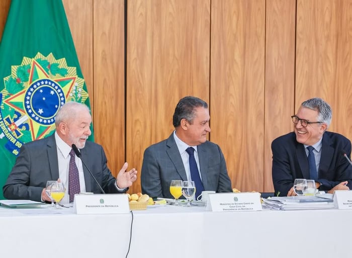 Ministros Rui Costa e Alexandre Padilha participarão da reunião com Lula