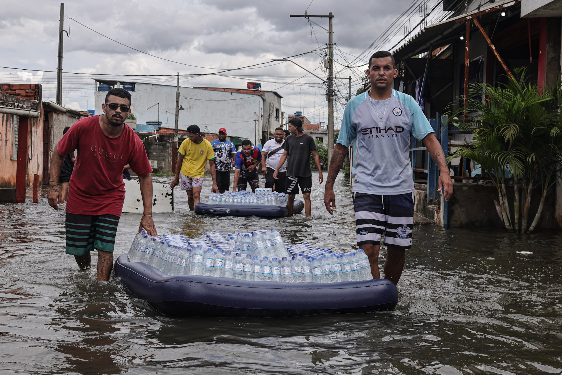 Moradores do Jardim Pantanal, zona leste de São Paulo, enfrentaram enchentes no início de fevereiro
