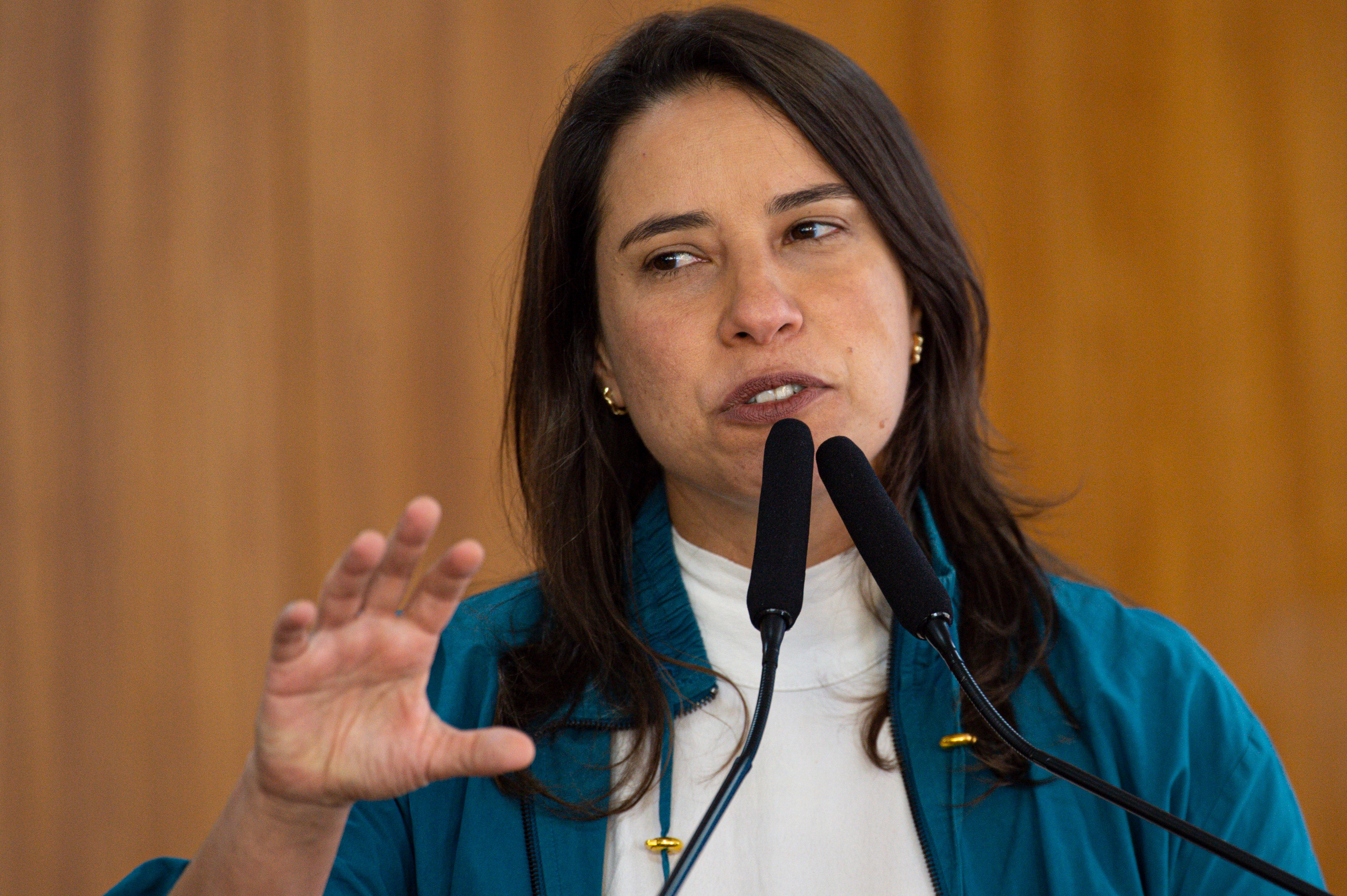 Raquel Lyra é a primeira governadora a sair do PSDB. Ela deverá concorrer contra João Campos pelo governo pernambucano em 2026. 