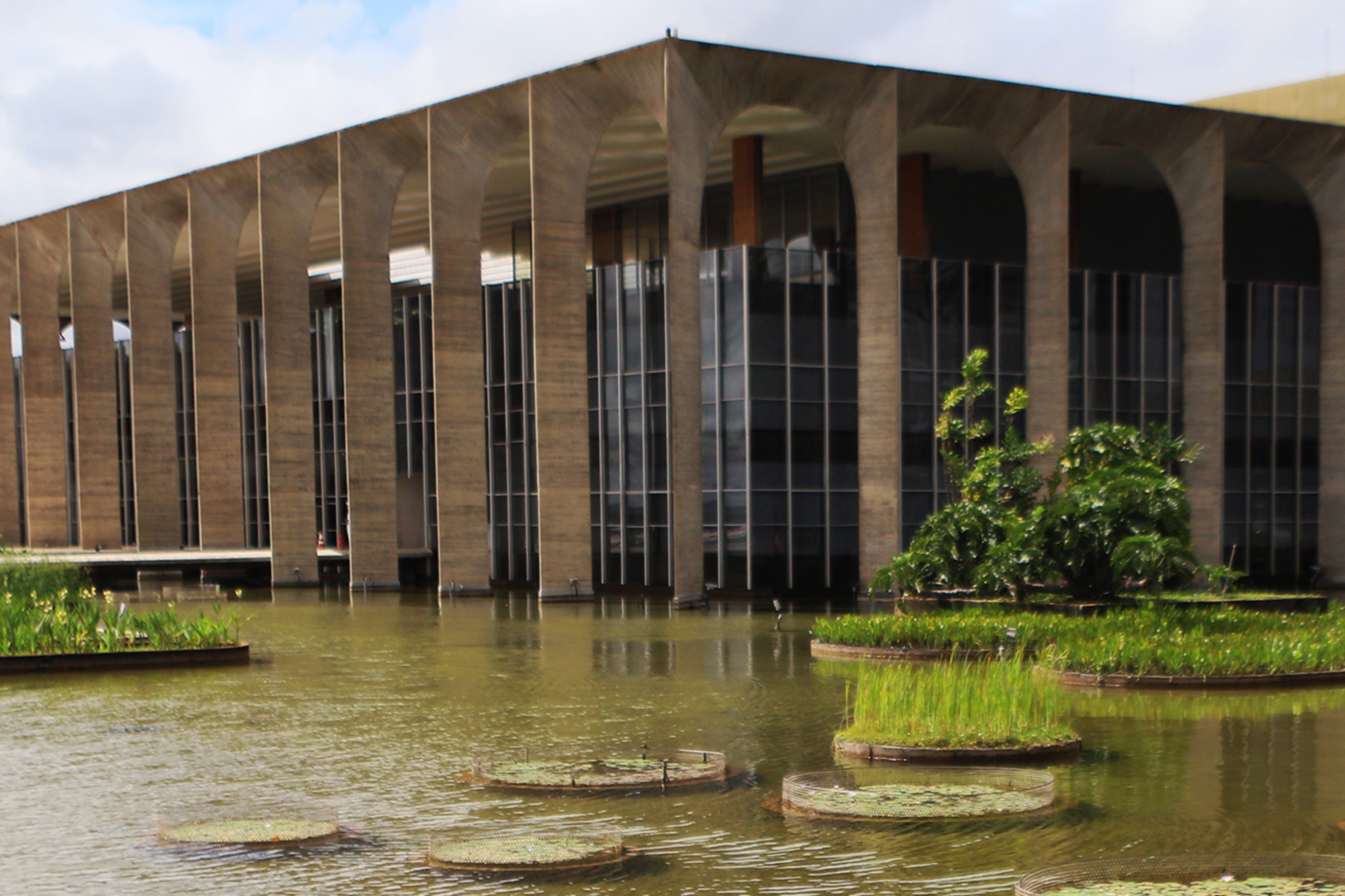 Ministério das Relações Exteriores considera acionar a Organização Mundial do Comércio para discutir as tarifas.