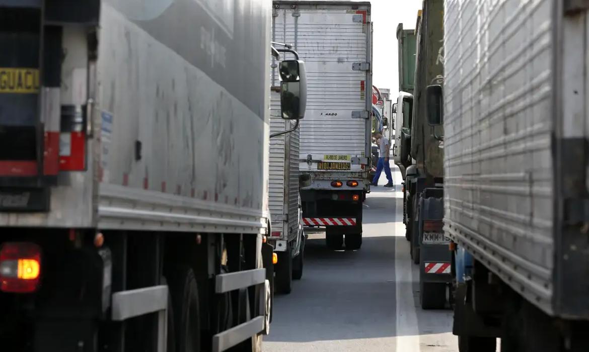 Direitos de descanso dos motoristas de caminhão são discutidos no Senado