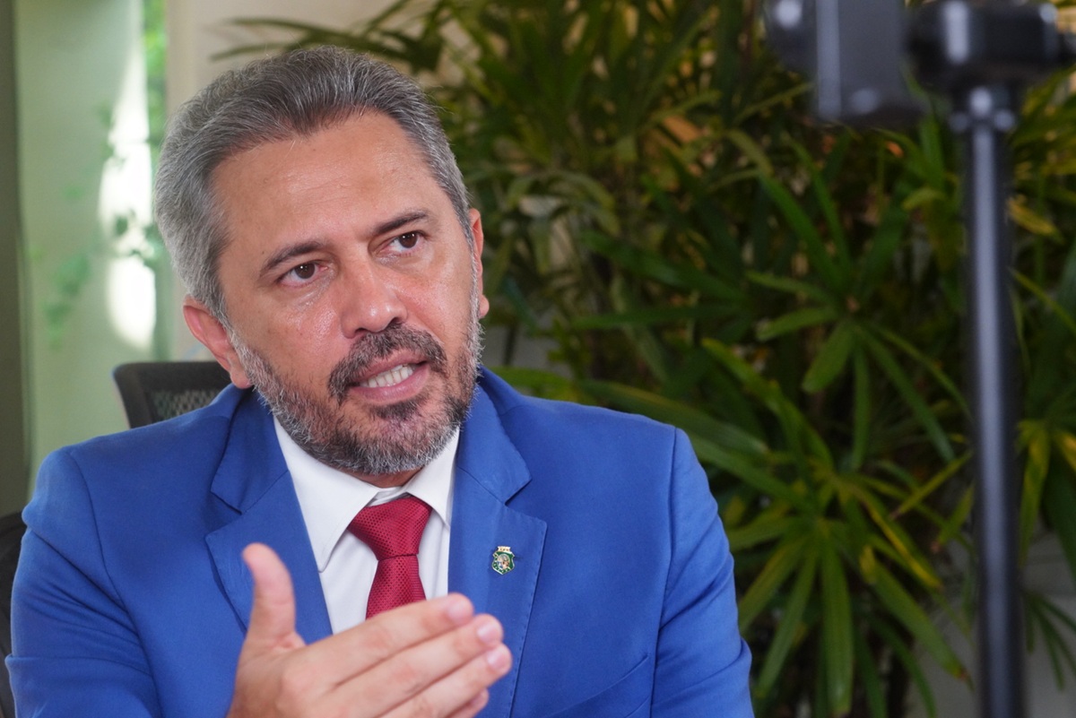 Elmano defendeu que os mais ricos paguem mais impostos.