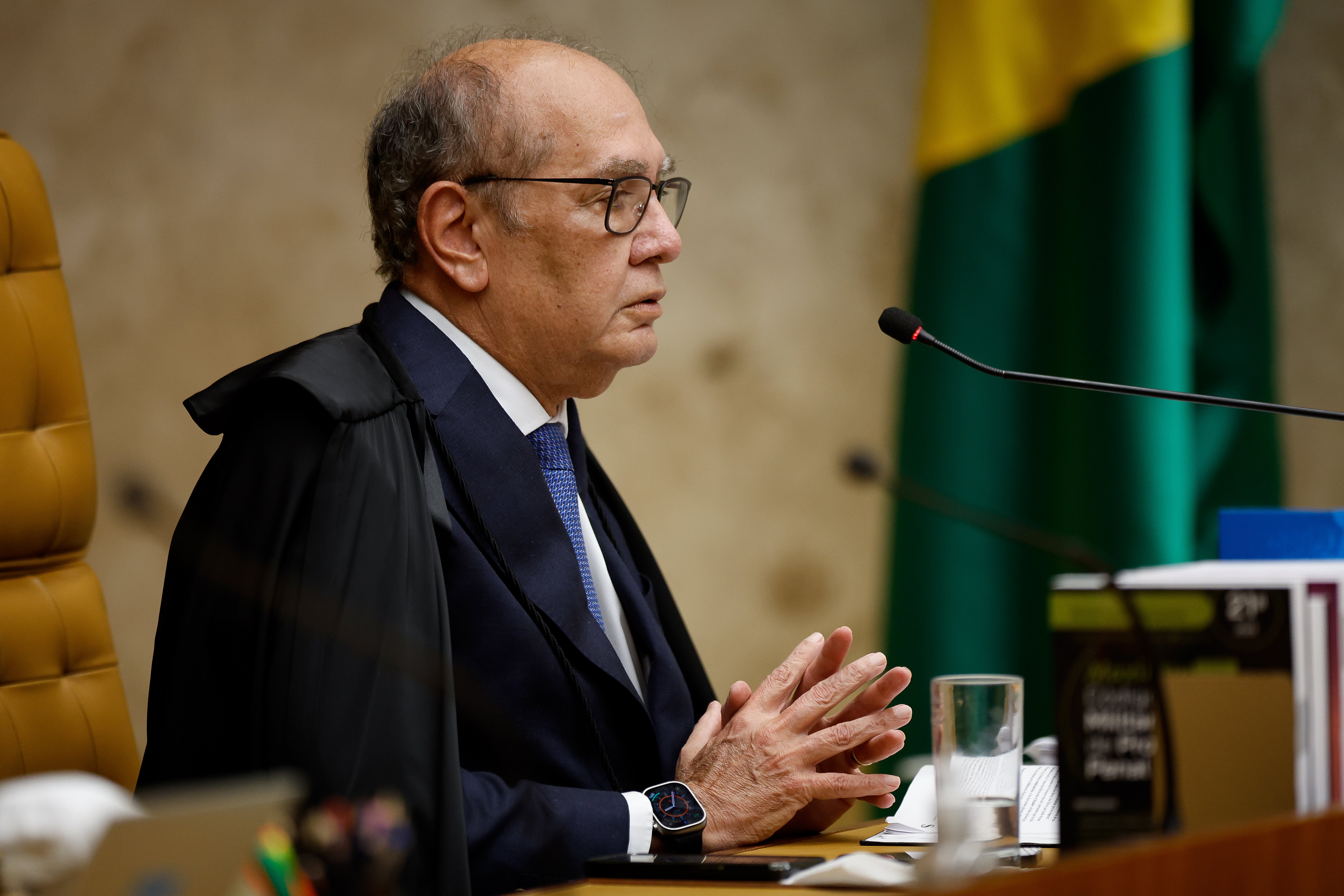 Decano do STF considera pouco provável a aprovação da PEC da Blindagem no Senado.