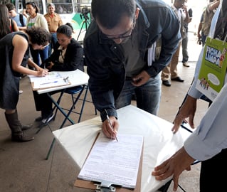 Cidadão assina projeto para criar Ficha Limpa: Ministério Público quer adiantar contestação de barrados