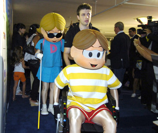 Personagens de Maurício de Souza com deficiência física desfilaram pelo Congresso Personagens de Maurício de Souza com deficiência física desfilaram pelo Congresso