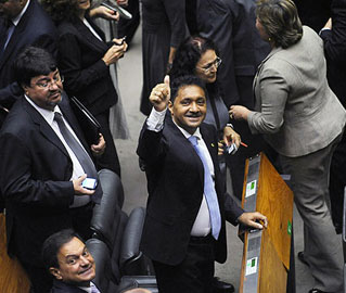 No início, Tiririca impressionou-se: um deputado fala em plenário e os outros não prestam a menor atenção